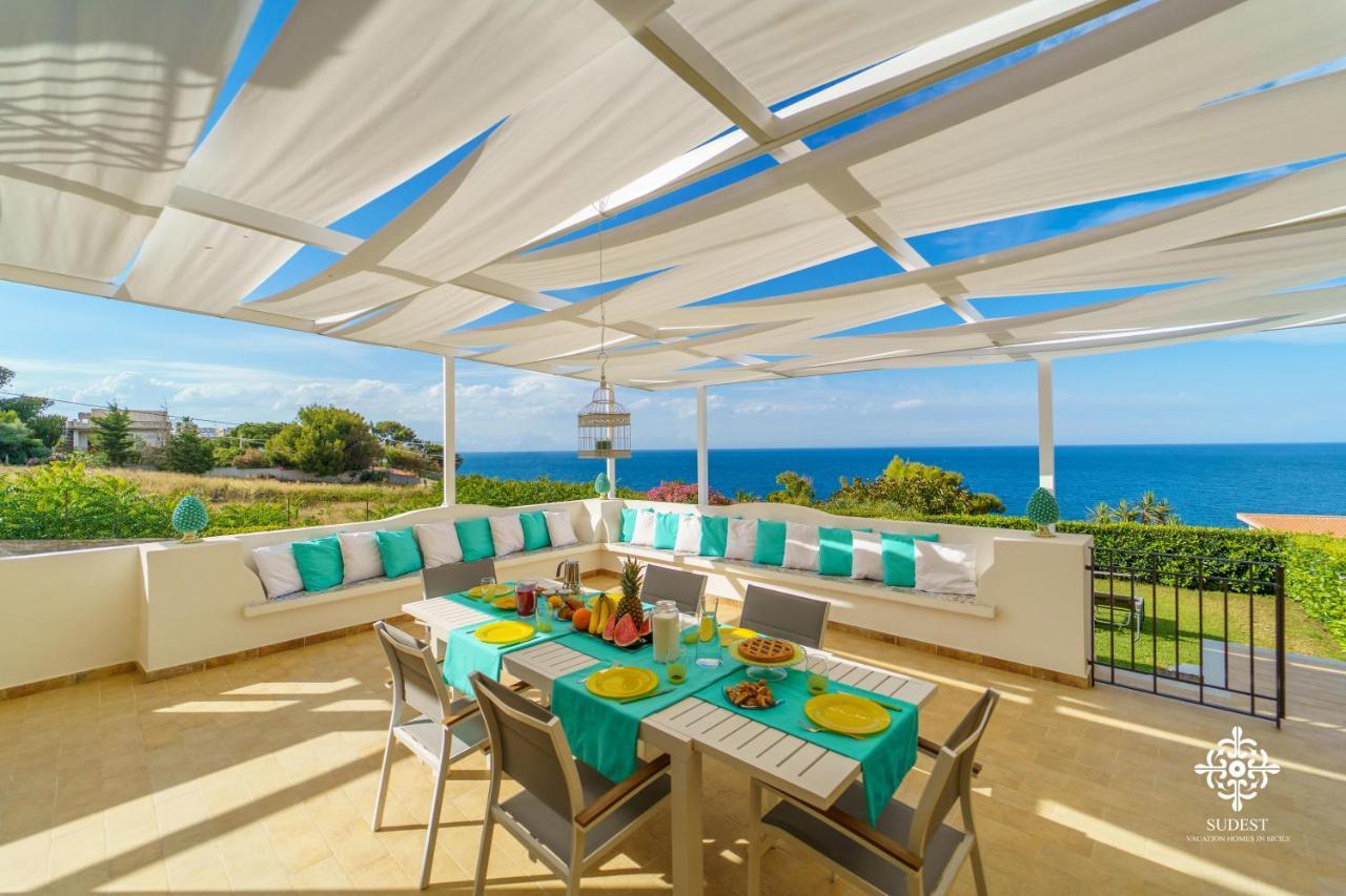 Vittoria - Waterfront House Villa