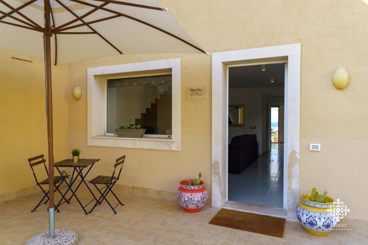 Villa Vittoria - Waterfront House *