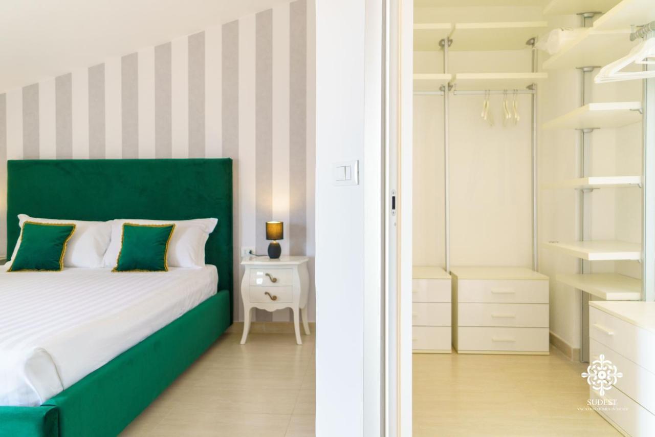 Vittoria - Waterfront House Villa *